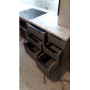 Угловая кухня в три яруса