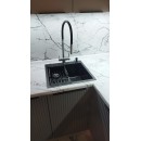 Угловая кухня в три яруса