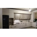 Прямая кухня в три яруса