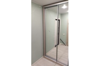 Шкаф купе с зеркалом 