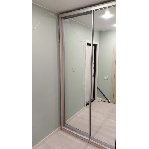 Шкаф купе в нишу с зеркалом 