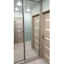 Шкаф купе в нишу с зеркалом 